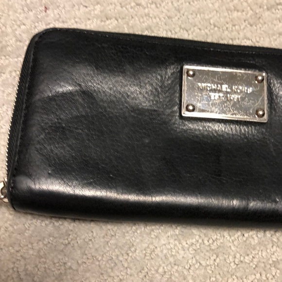 Michael‎ Kors black zippered wallet - Picture 8 of 8